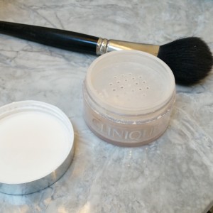 Clinique setting powder and brush