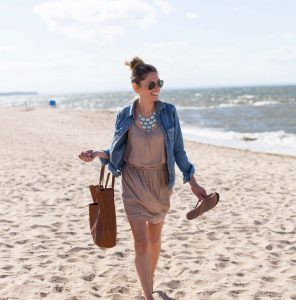 top knot, block necklace and cognac tote