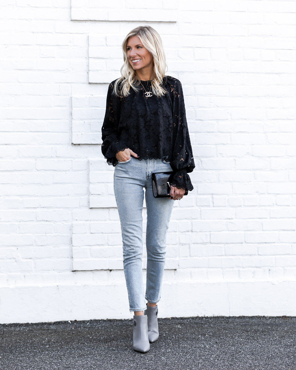the perfect light wash jeans from evereve The Glamorous Gal