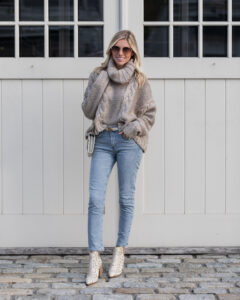 cozy-oversized-sweater-in-neutral-the-glamorous-gal