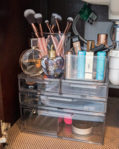 bathroom-organization-make-up-case-the-container-store-the-glamorous-gal