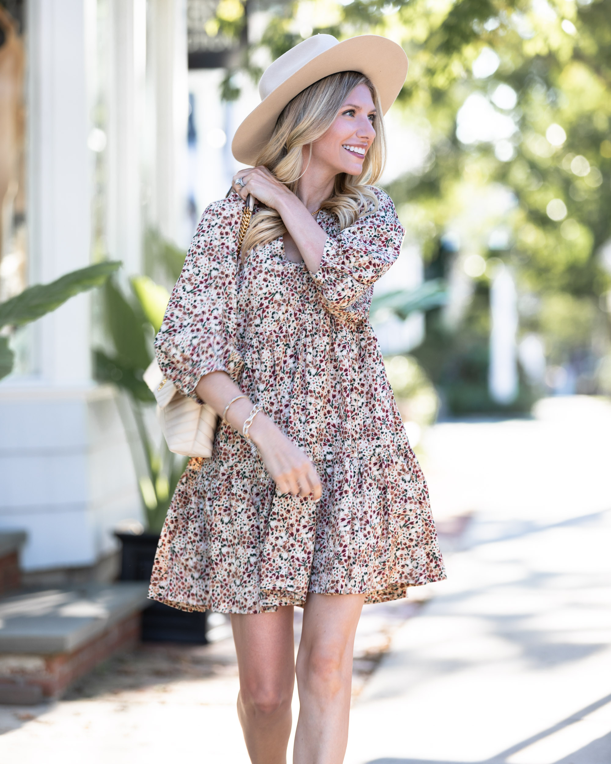 fall-florals-and-casual-neutral-details-the-glamorous-gal