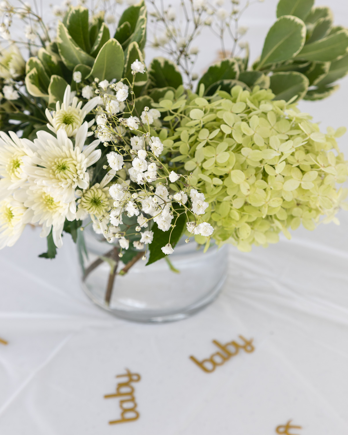 lawler-gender-reveal-party-centerpiece-the-glamorous-gal-blog