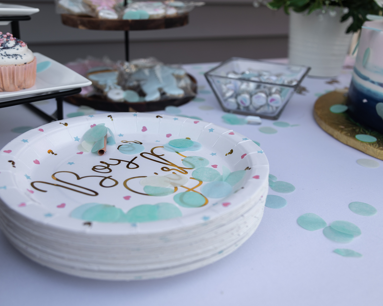 lawler-gender-reveal-party-dessert-table-with-confetti-the-glamorous-gal-blog