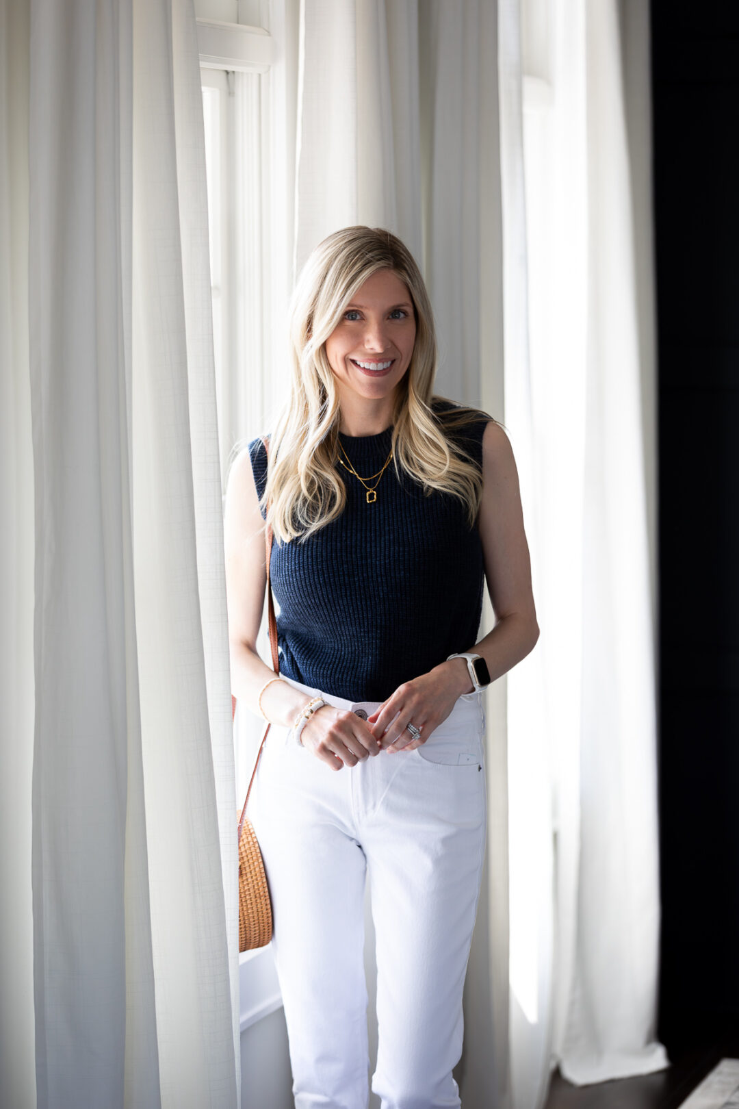 faherty-nevy-and-white-outfit-the-glamorous-gal-blog